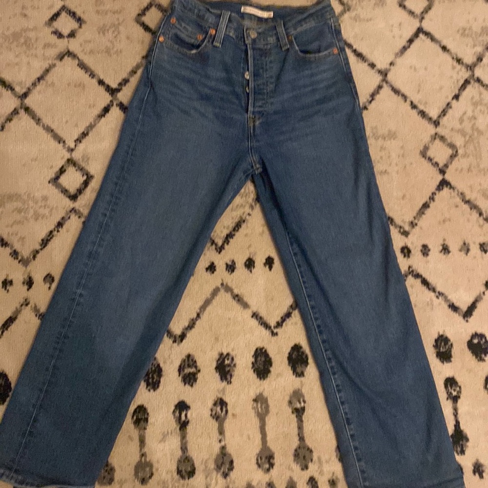 Indigo blue, rib cage, straight ankle.